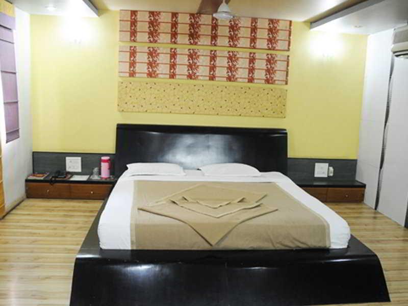 Neelkanth Paradise Hotell Ahmedabad Eksteriør bilde